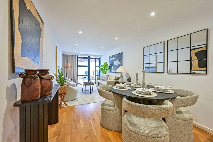 2 Bedroom Flat For Sale In Scott Avenue, Southfields, London, SW15