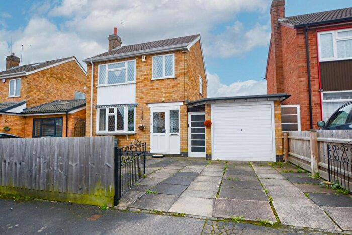 3 Bedroom Detached House For Sale In Tythorn Drive, Wigston, Leicester, LE18