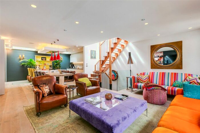 4 Bedroom Mews To Rent In Cornwall Mews South, South Kensington, London, SW7