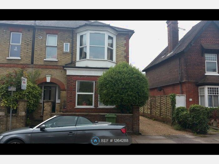 2 Bedroom Flat To Rent In Lincoln Road, Dorking RH4