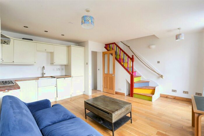 2 Bedroom Flat To Rent In Stowe Road, London, W12