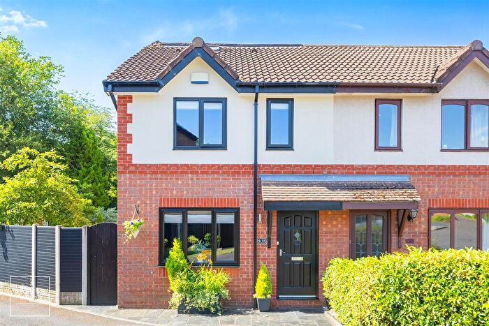 4 Bedroom Semi-Detached House For Sale In Valentines Road, Atherton, M46