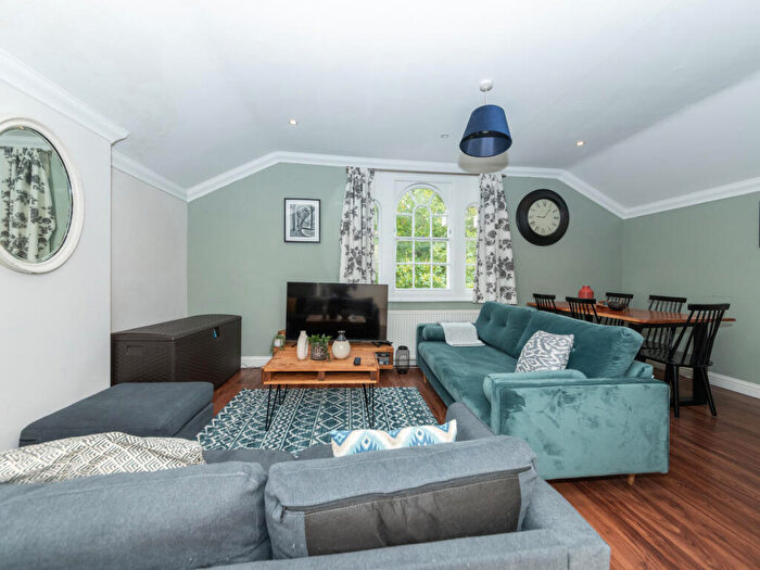 2 Bedroom Flat To Rent In London Road, Reading, RG1
