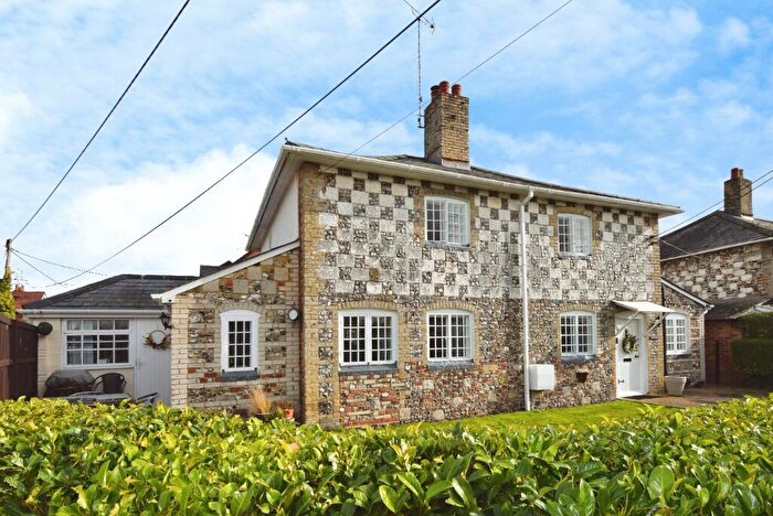 3 Bedroom Detached House For Sale In Flower Lane, Amesbury, SP4