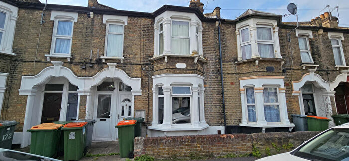 2 Bedroom Flat To Rent In Ling Road, Canning Town, E16