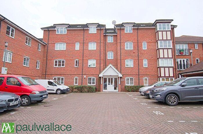 2 Bedroom Flat For Sale In Ottawa Court, Turnford, EN10