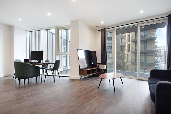 2 Bedroom Flat To Rent In Hartingtons Court, Coster Avenue, N4