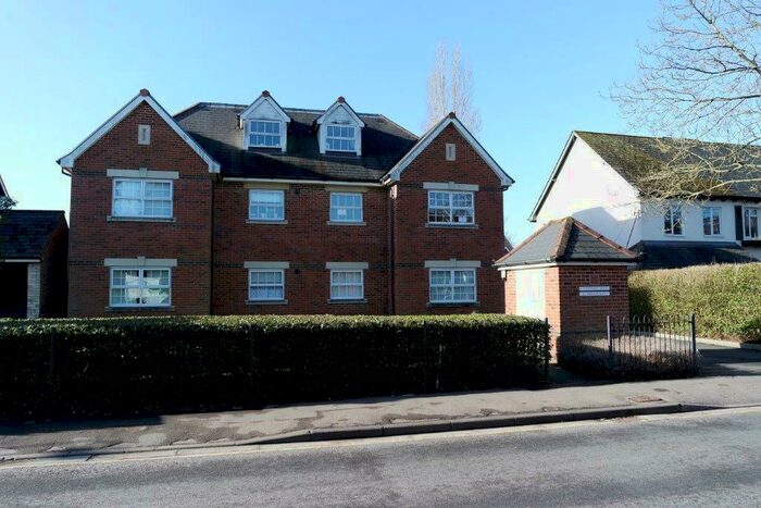 2 Bedroom Flat To Rent In Armour Road, Tilehurst, Reading, RG31