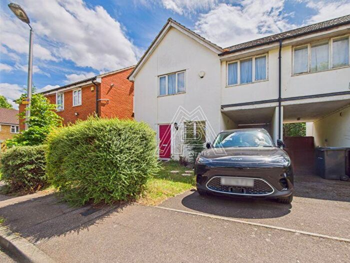 4 Bedroom Semi-Detached House For Sale In Cherwell Grove, South Ockendon, RM15