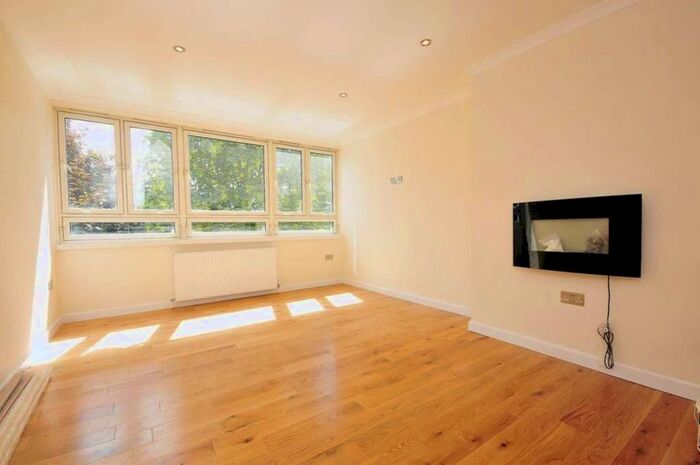 2 Bedroom Flat To Rent In Rowcross Street, London, SE1