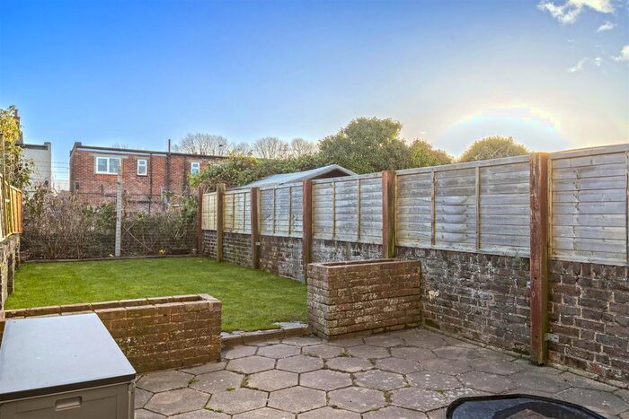 2 Bedroom Property To Rent In Becket Road, Worthing, BN14