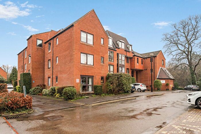 1 Bedroom Flat For Sale In South Street, Farnham, GU9