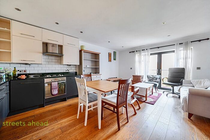 2 Bedroom Flat To Rent In Auckland Road, London, SE19