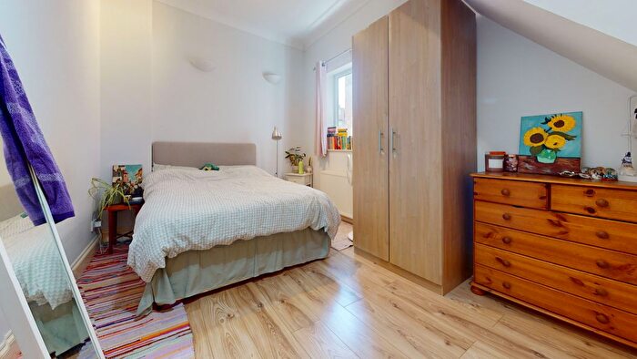 3 Bedroom Flat To Rent In Montana Road, London, SW17