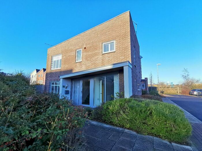 3 Bedroom Semi-Detached House To Rent In Parson Courtyard, Gateshead, NE8