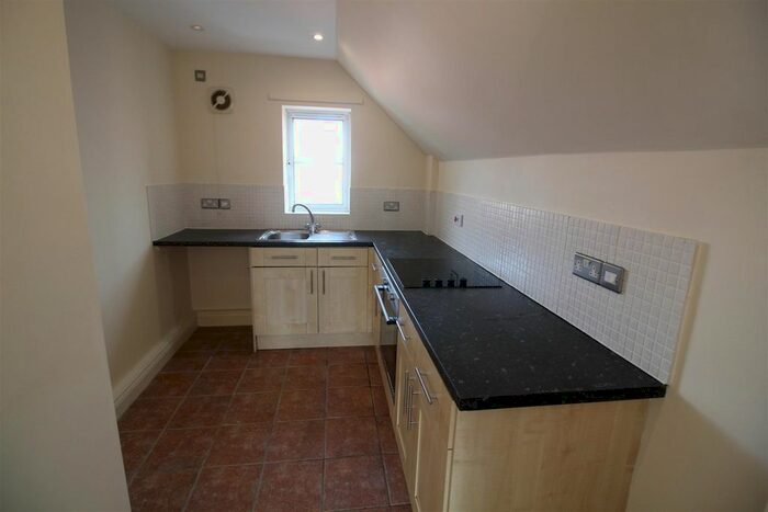 2 Bedroom Flat To Rent In Combo Mount, Breckhill Road, Nottingham, NG3