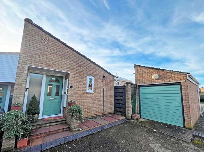 4 Bedroom Semi-Detached Bungalow For Sale In Wingfield, Orton Goldhay, Peterborough, PE2