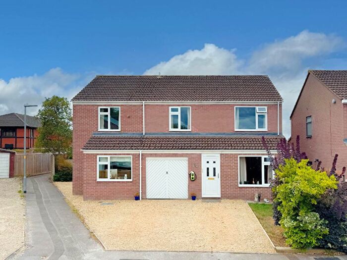 5 Bedroom Detached House For Sale In Sunderland Close, Melksham, Wiltshire, SN12