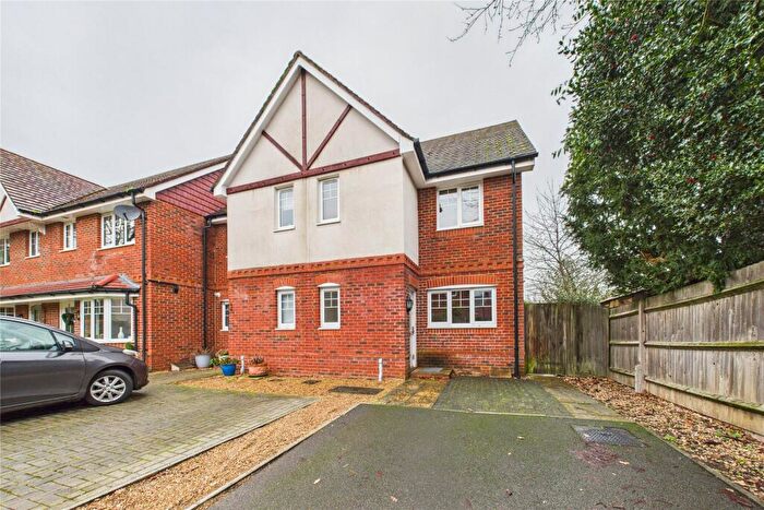 3 Bedroom End Of Terrace House For Sale In Kerr Gardens, Wokingham, Berkshire, RG40
