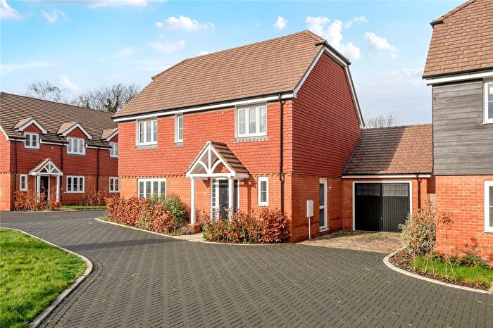 4 Bedroom Detached House For Sale In Fuggle Hop Close, Tongham, Farnham, Surrey, GU10