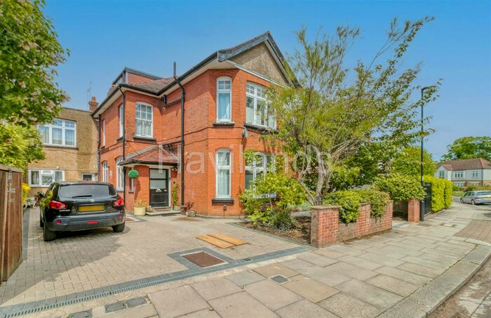 1 Bedroom Flat For Sale In Elm Park Road, Winchmore Hill, N21
