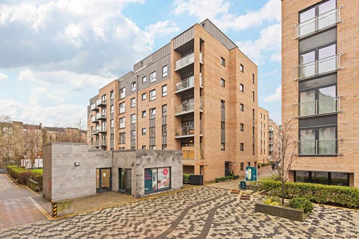 2 Bedroom Flat For Sale In Flat, Shrubhill Walk, Edinburgh, EH7