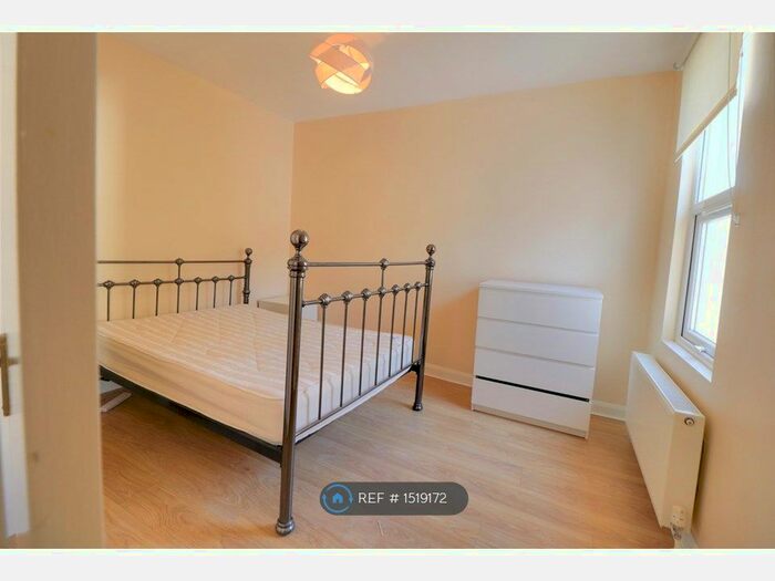 2 Bedroom Flat To Rent In Haslemere Road, Thornton Heath, CR7