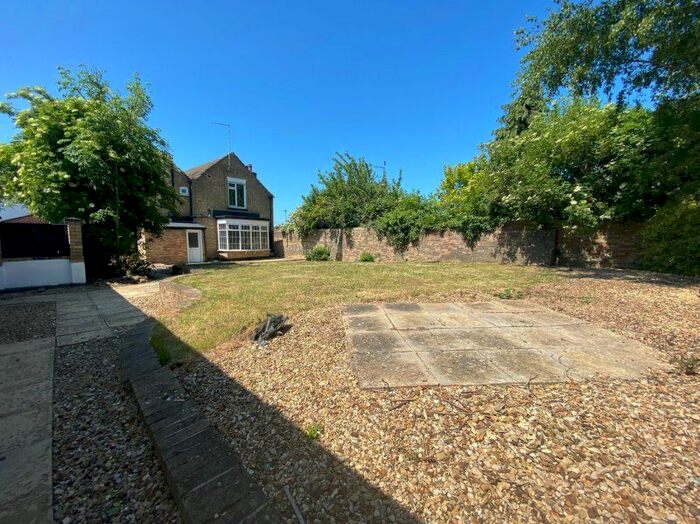 5 Bedroom Semi-Detached House To Rent In The Old Post Office, South Street, Stanground, PE2