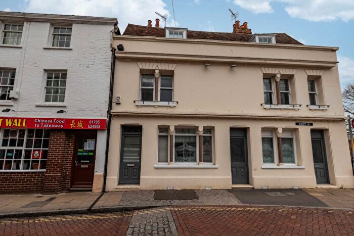 4 Bedroom House To Rent In West Street, Faversham, Kent, ME13