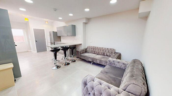 5 Bedroom House To Rent In Holly Grove, Selly Oak, B29