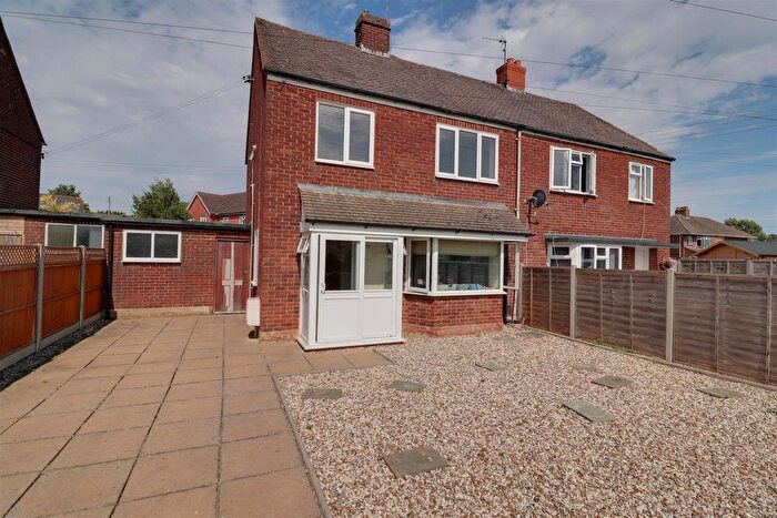 3 Bedroom Semi-Detached House For Sale In Crescent Road, Stonehouse, GL10