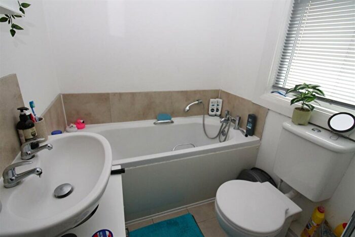 1 Bedroom Flat For Sale In Norfolk Road, Littlehampton, West Sussex, BN17