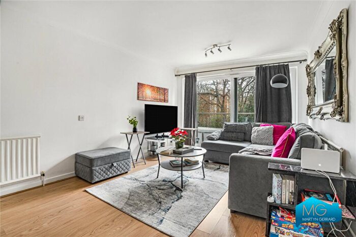 2 Bedroom Apartment To Rent In Holders Hill Road, London, NW4