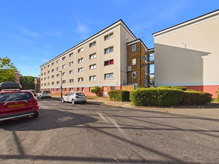 2 Bedroom Flat For Sale In Edgar Road, Whitton, Middlesex, TW4