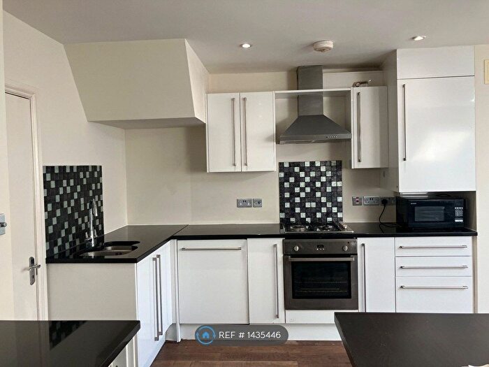 1 Bedroom Flat To Rent In Bushey Road, London, SW20