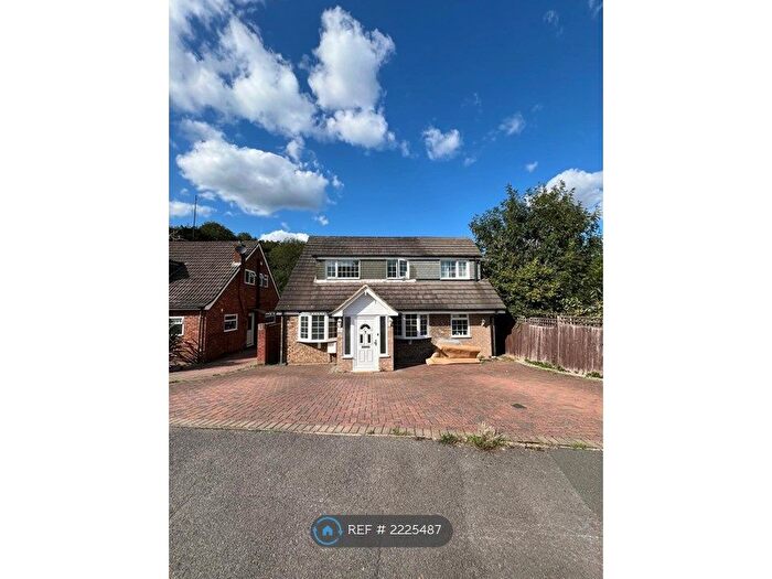 4 Bedroom Semi-Detached House To Rent In Severn Way, Tilehurst, Reading, RG30