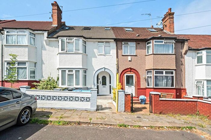 Studio To Rent In Walton Close, Gladstone Park, London, NW2