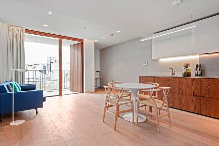 1 Bedroom Apartment To Rent In Abernethy House, Bartholomew Close, Barbican, Farringdon, EC1A