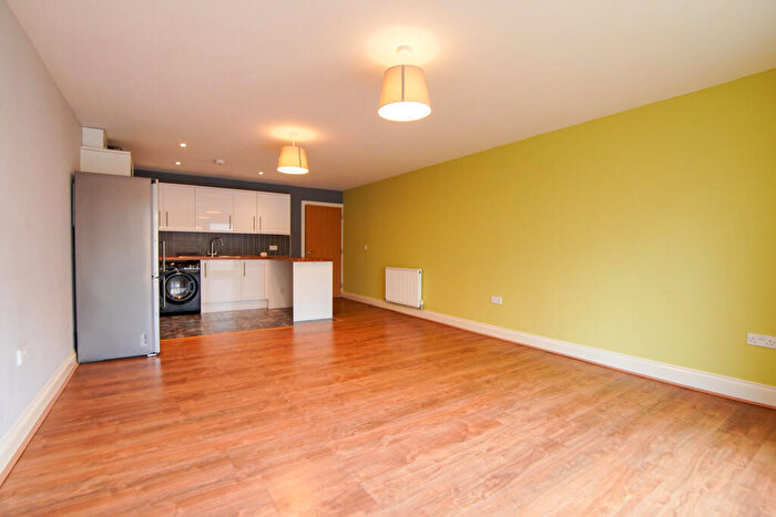 3 Bedroom Flat To Rent In Temple Court, Barton Road, BS2