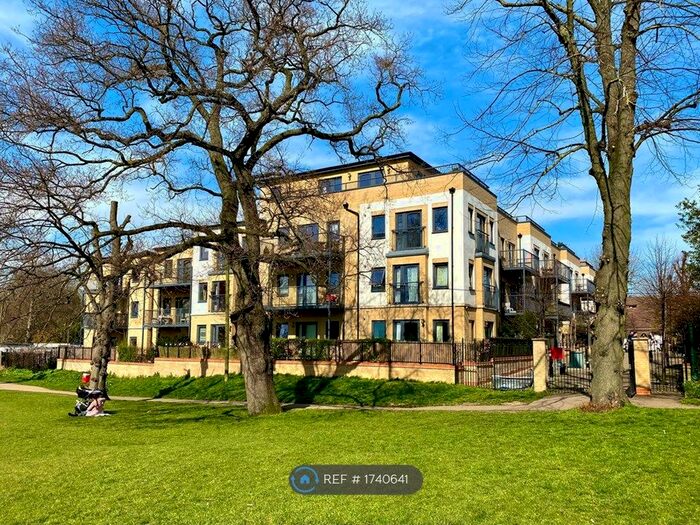 2 Bedroom Flat To Rent In Bole Court, Enfield, EN2