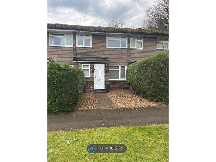 3 Bedroom Terraced House To Rent In Francis Chichester Close, Ascot, SL5