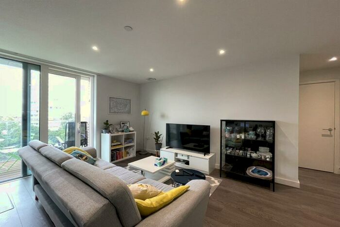 1 Bedroom Apartment To Rent In The Shoreline Building, Newnton Close, N4