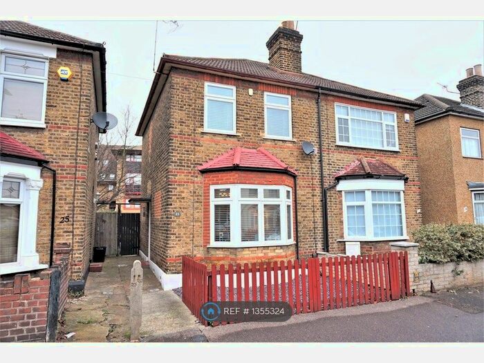 2 Bedroom Semi-Detached House To Rent In Honiton Road, Romford, RM7