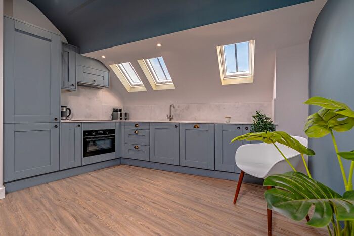 2 Bedroom Flat To Rent In High Street, Bristol, BS9