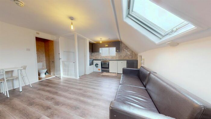 2 Bedroom Flat To Rent In St Pauls Avenue, Willesden Green, London, NW2