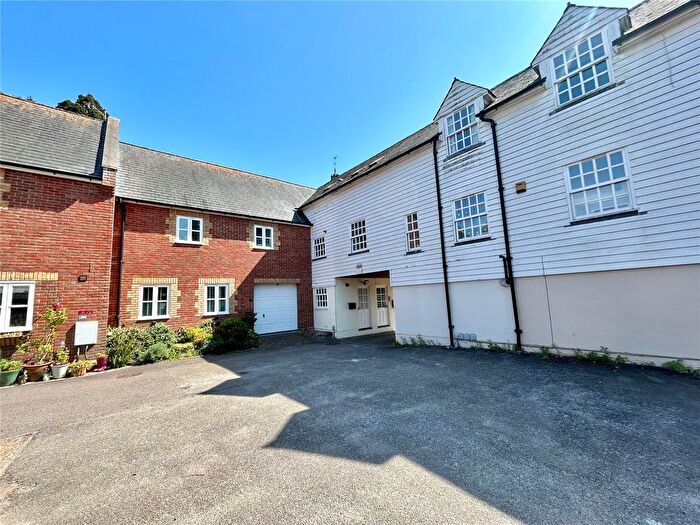 2 Bedroom Flat For Sale In Kinnings Row, Tonbridge, Kent, TN9