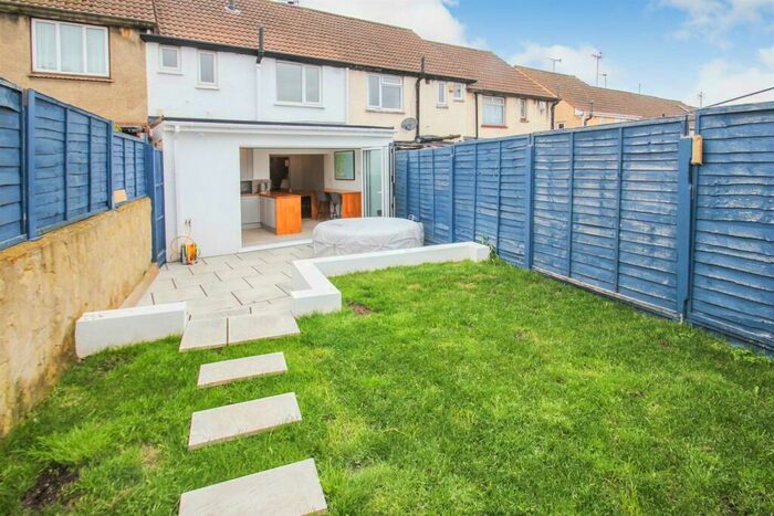 3 Bedroom Semi-Detached House To Rent In Cooling Road, Rochester, ME2