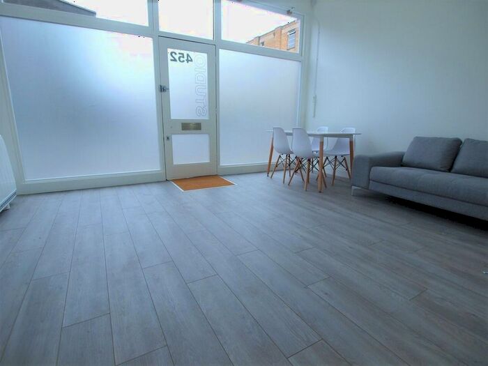 1 Bedroom Flat To Rent In Hornsey Road, Islington, N19