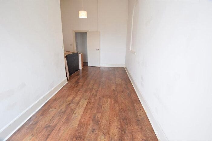 1 Bedroom Flat To Rent In Dock View Road, Barry, CF63