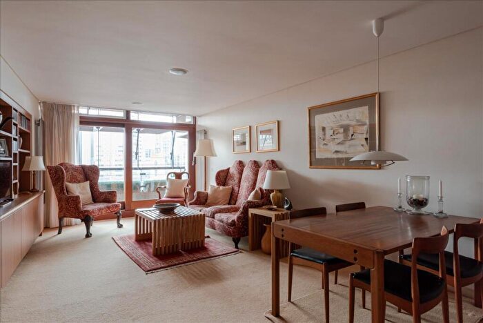 3 Bedroom Apartment For Sale In Frobisher Crescent, Barbican, London, EC2Y
